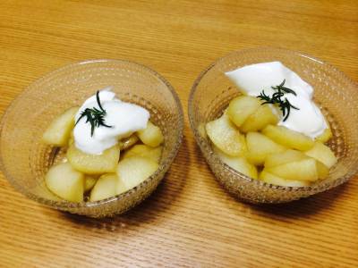 りんごのデザート ローズマリーの香り