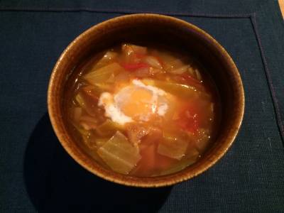 温たま入りキャベツとトマトのスープ