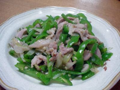 ピーマンと豚肉の黒こしょう炒め