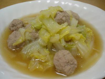 ひき肉だんごと白菜のスープ煮