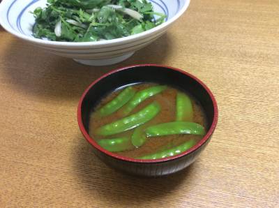 絹さやとたまねぎのみそ汁