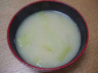 キャベツとじゃがのみそ汁