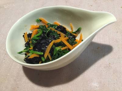ほうれんそうとにんじんのごま酢風味