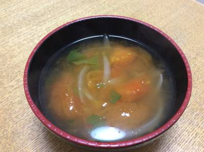 トマトとたまねぎの辛みスープ