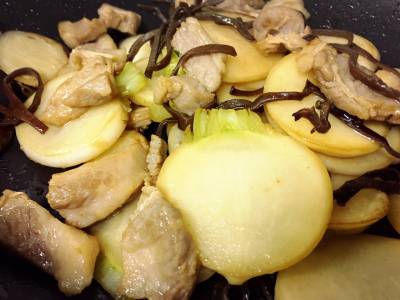 かぶと豚肉の炒め物