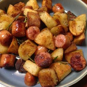 カリカリポテトとウインナーのハーブ炒め