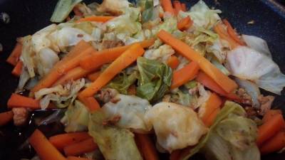 キャベツとツナ缶の煮物