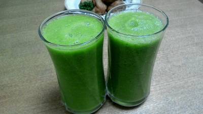 小松菜とりんごのジュース