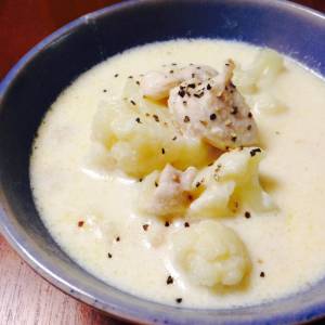 鶏むね肉とカリフラワーのクリーム煮