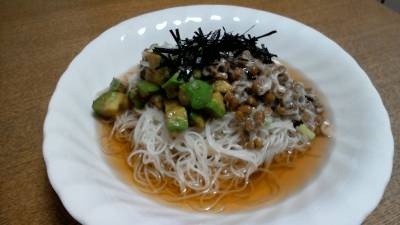 アボカド納豆そうめん