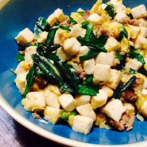 ひき肉と豆腐のにら炒め
