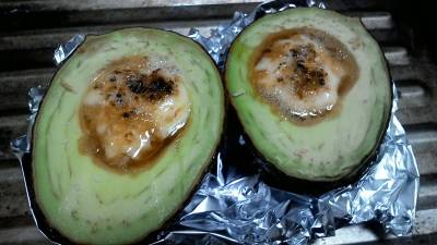 ふたりでひとつアボカド焼き