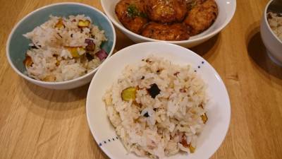 金時草とさつまいもチップのみそご飯