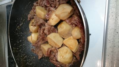里芋と牛バラ肉の煮物