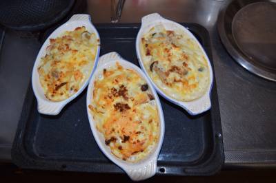 チキンマカロニグラタン