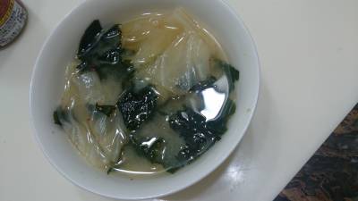 キャベツとわかめのみそ汁