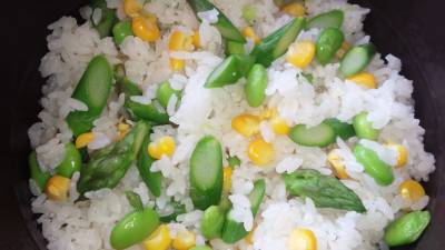 とうもろこしの塩麹(こうじ)ご飯