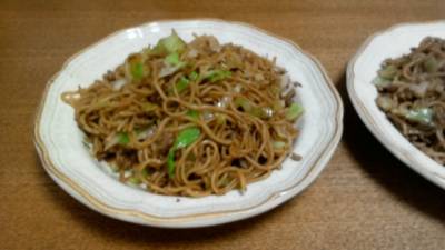 そぼろとキャベツの焼きそば