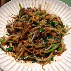 もやしと豚バラと油揚げのピリ辛炒め