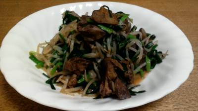 バター風味のレバにら炒め