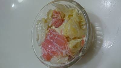 スモークサーモンとゆでキャベツのサラダ