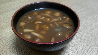 なめこの赤だし