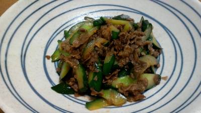 きゅうりと牛肉の酢炒め