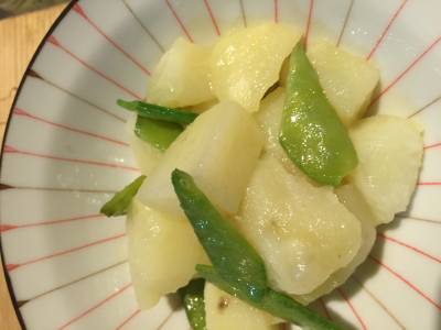 えんどう豆と新じゃがのバター煮