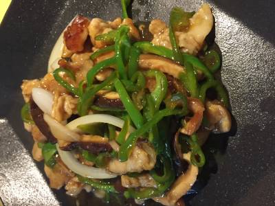 ピーマンと豚肉の黒酢炒め