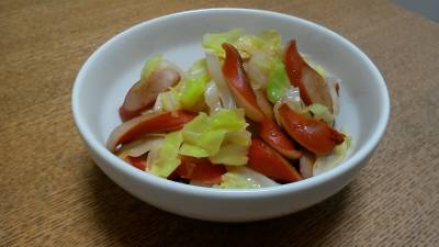 炒めソーセージと春キャベツの温サラダ