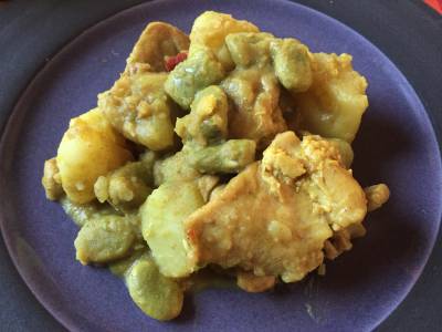 新じゃがと鶏肉のカレー蒸し煮