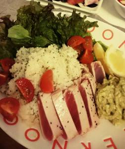 まぐろステーキ アボカドソース