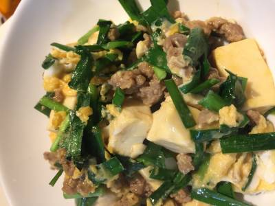 ひき肉と豆腐のにら炒め