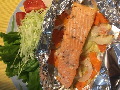 サーモンのハーブ焼きとスイートポテトのグラタン