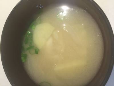 じゃがいもとたまねぎのみそ汁