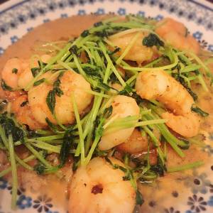 えびと豆苗のごまドレ炒め