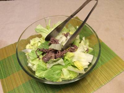 牛肉炒めのサラダ