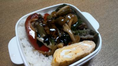 パプリカの肉詰め　マッシュポテト添え