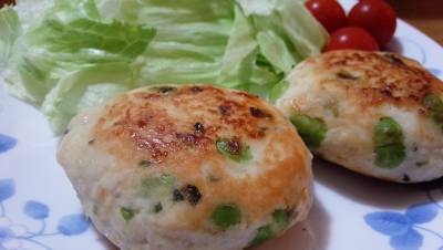 枝豆と鶏ひき肉の寄せ焼き