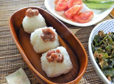 塩麹（こうじ）梅おかかおむすび