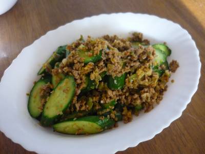 きゅうりとひき肉の炒め物