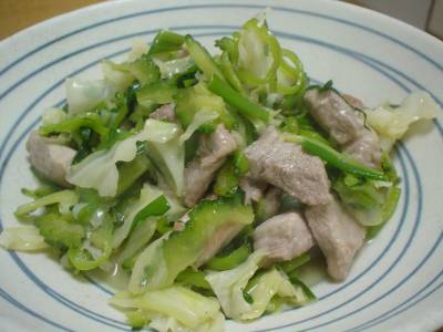 ゴーヤーと青唐（あおとう）の塩回鍋肉（ホイコーロー）