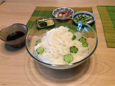 冷やしそうめんとそうめんつゆ