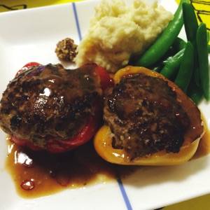 パプリカの肉詰め マッシュポテト添え