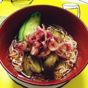 そうめん(みょうがの梅あえをのせて)