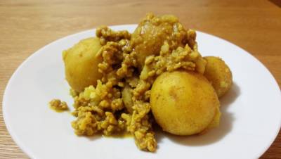 新じゃがと鶏肉のカレー蒸し煮