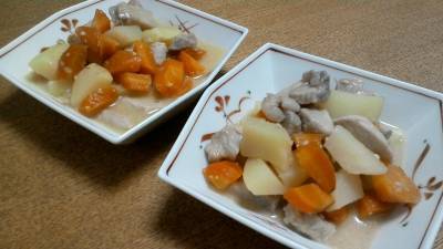 豚肉とじゃがいものみそ煮込み