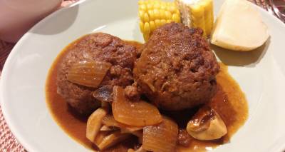 煮込みハンバーグ