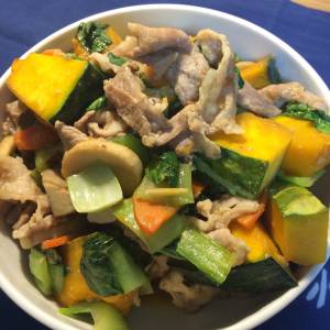 豚肉と緑黄色野菜のにんにく炒め