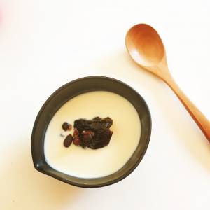 豆乳ココナッツ汁粉～プルーンと黒豆のアップルジンジャー煮で